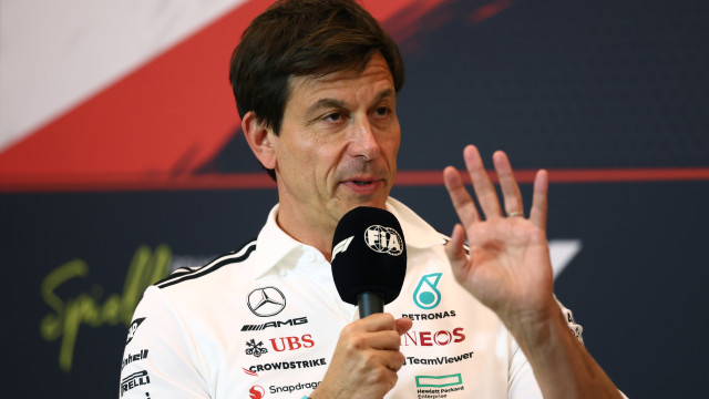 Wolff procura vender 5% da Mercedes F1. Equipa avaliada em 6 mil milhões