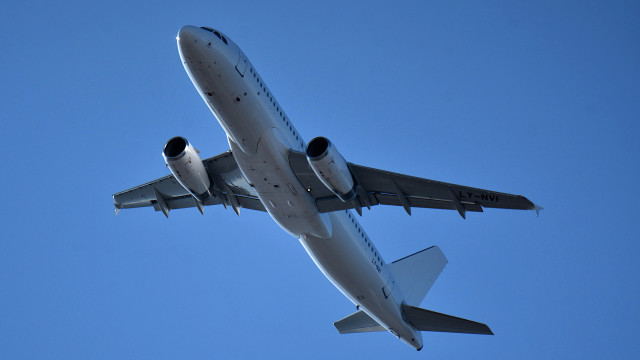 Homem se finge de piloto e engana companhia aérea por três anos
