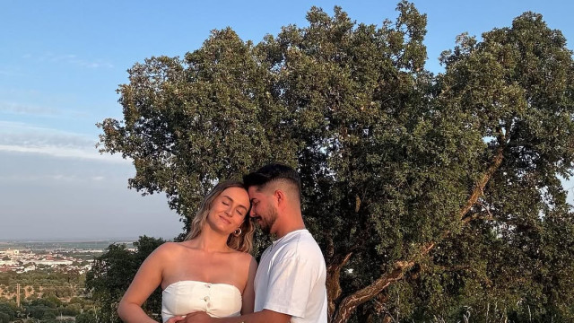 Cantor da banda Vizinhos descobre que foi pai em pleno concerto