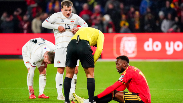 Soam os alarmes no Benfica? Lukebakio lesiona-se e Bélgica acaba com dez