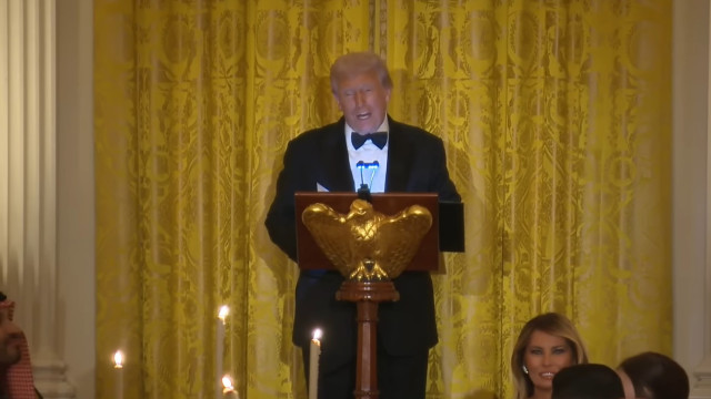 O momento em que Trump se dirige a Cristiano Ronaldo na Casa Branca