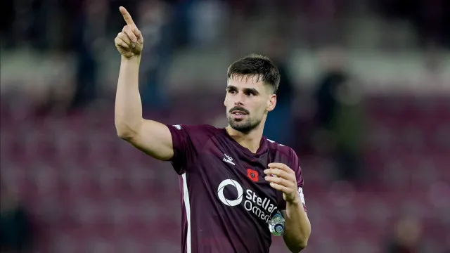 Cláudio Braga, do Hearts, eleito o melhor jogador da Liga escocesa