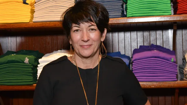
                    Comité de Supervisão admite perdão de Trump a Ghislaine Maxwell
                