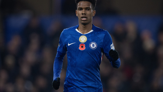 Torcedores do Chelsea 'celebram' ausência de Estêvão em vitória no Inglês