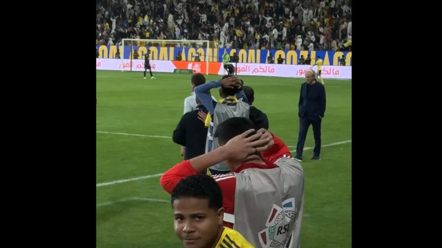 Cristiano Ronaldo faz golaço de bicicleta e reação de Jesus surpreende