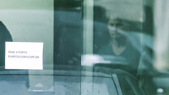 Moraes e Dino votam para manter prisão de Bolsonaro; relator vê descumprimento reiterado de ordens do STF