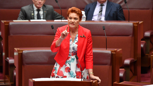 Senadora australiana usa burca no parlamento e causa revolta: