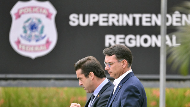 Flávio visita Bolsonaro e diz que pai fez 'pedido direto' a Motta e Alcolumbre por anistia