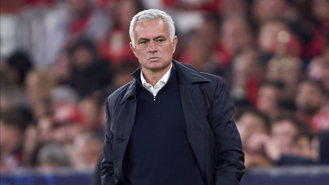 Mourinho faz mexidas. Este é o onze do Benfica diante do Ajax