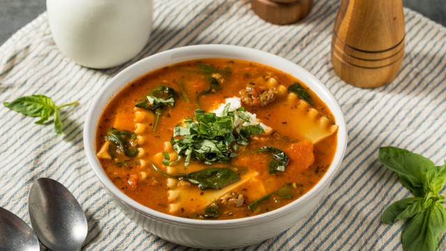 E que tal uma sopa de lasanha? Duas opções da receita que se tornou viral