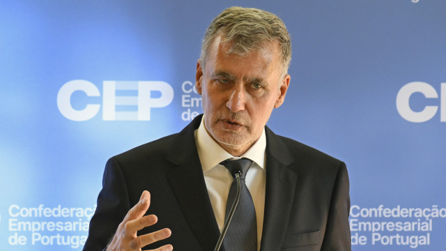 Investigação agita campanha: Explicações e críticas à 