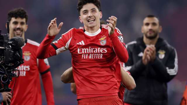 Aí está ele. Manu Silva não esconde o sorriso no regresso ao Benfica