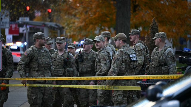 Dois militares da Guarda Nacional baleados junto à Casa Branca