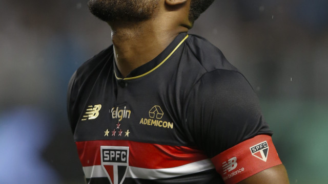 Luan, do São Paulo, passa por procedimento na coxa e só volta em 2026