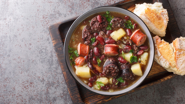 Dias frios combinam com sopa da pedra! Recorde a lenda e veja a receita