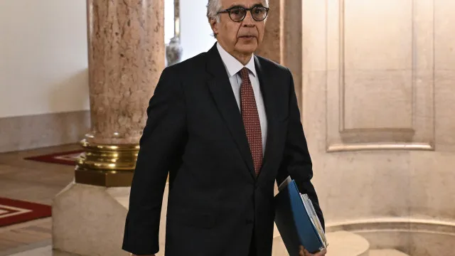 
                    Aguiar-Branco visita Leiria acompanhado por líderes parlamentares
                