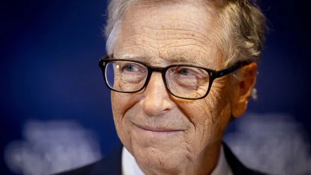 
                    Bill Gates diz que IA provocará 