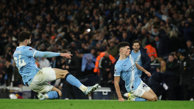 Do conforto ao sofrimento. Phil Foden salva Manchester City de descalabro