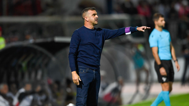 Desportivo de Chaves vence Torreense em jogo com polémica e expulsões