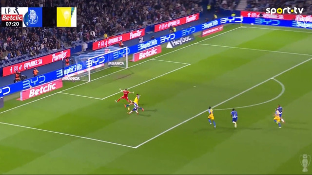 Que 'prenda'. Estoril inventa e William Gomes coloca o FC Porto na frente