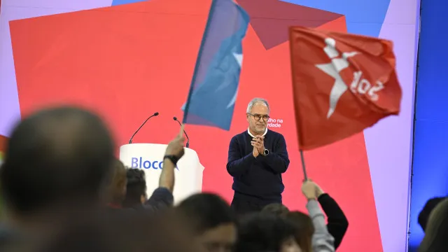 
                    Habitação? BE acusa Governo de 