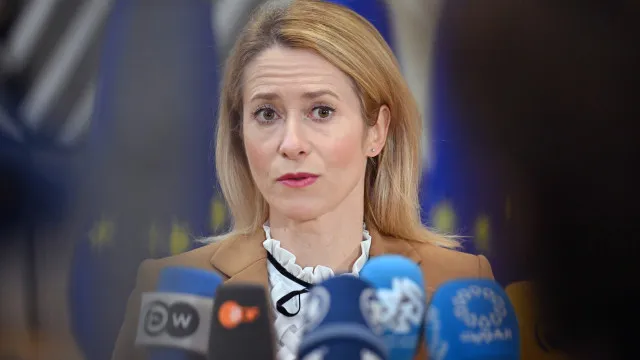 
                    UE precisa de 