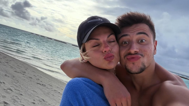 Fanny declara-se ao namorado. 