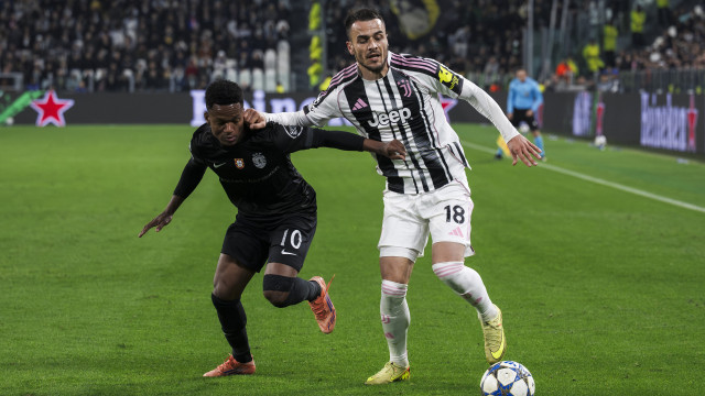 Mourinho pede Filip Kostic ao Benfica já para janeiro