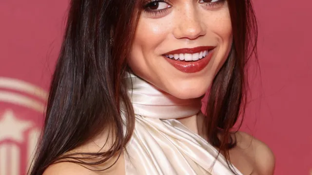 
                    Jenna Ortega em Portugal. Estrela de 