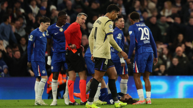 Capitão do Barcelona pede para se afastar após sucessão de erros; entenda