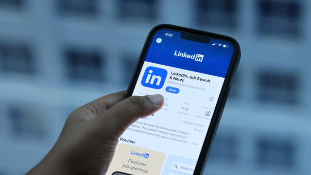 Austrália pondera incluir LinkedIn em proibição para menores de 16 anos