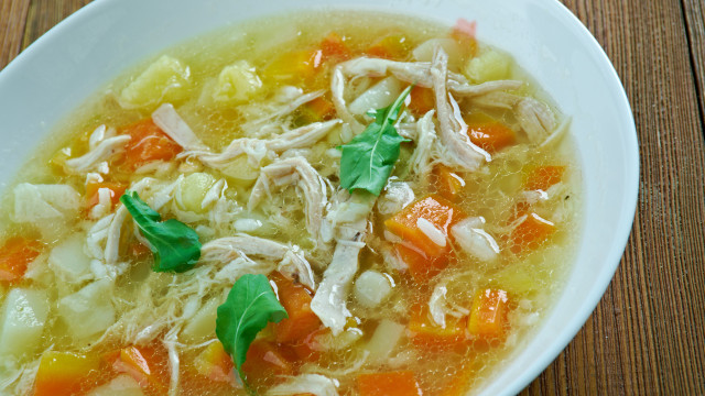 Canja de galinha. Aprenda a receita da sopa (milagrosa) que cura a gripe