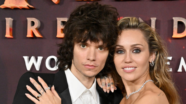 Parabéns! Miley Cyrus está noiva do músico Maxx Morando