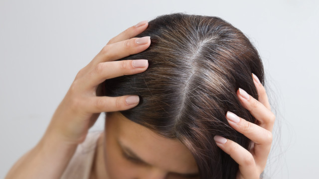O stress faz o cabelo ficar branco mais rápido. Mito ou verdade?