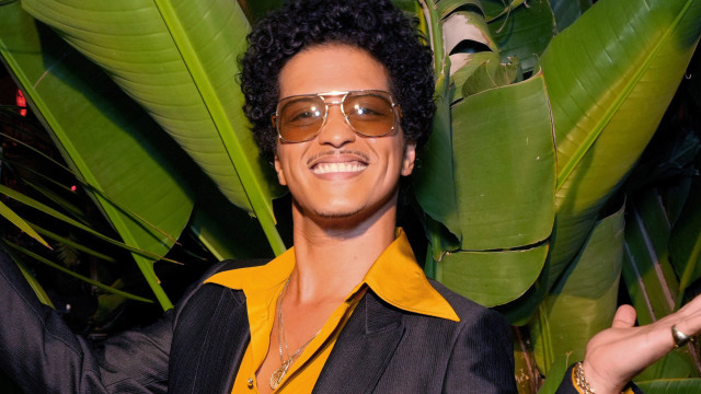 Bruno Mars responde a rumor de que ele teria curtido post criticando Taylor Swift