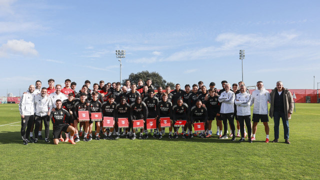 Rui Costa e não só. Eis como o Benfica recebeu os seus campeões de sub-17