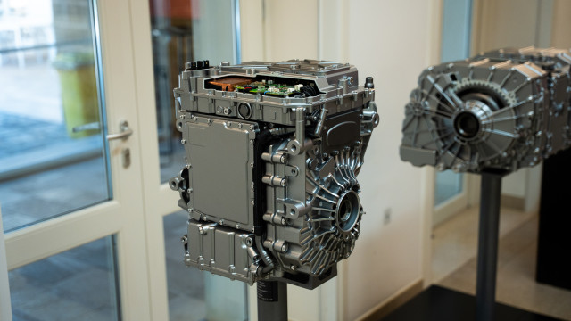 Mercedes lidera novo projeto de motores elétricos no Reino Unido