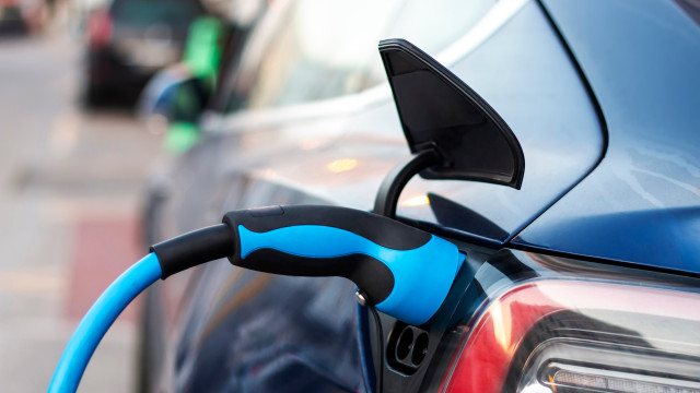 Vendas de híbridos e elétricos crescem 22% em novembro