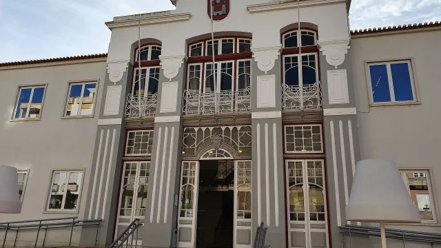 
                    Torres Vedras quer soluções provisórias para garantir acesso pedonal a praias
                