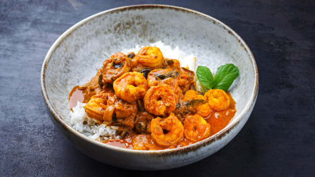 Caril de camarão e manga, a receita express de Nigella Lawson