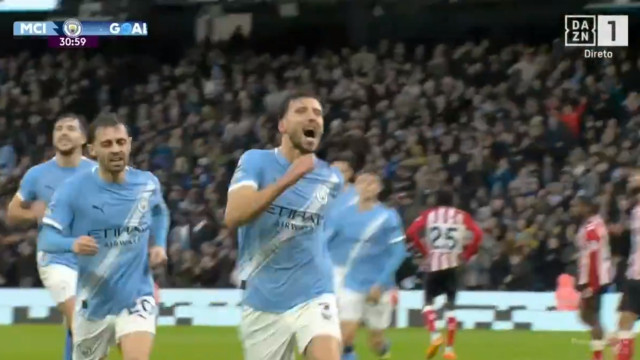 Para ver e rever. Rúben Dias inventou este golaço de fora da área