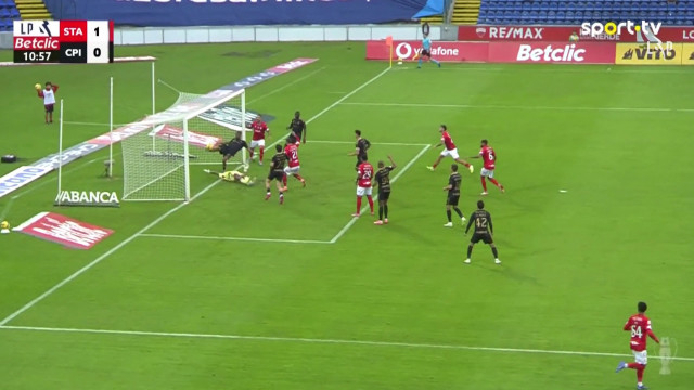 Entrou ou não? Este golo (polémico) decidiu o Santa Clara-Casa Pia