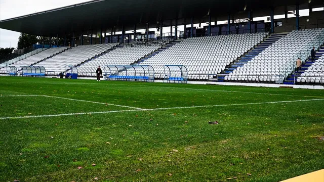 
                    Lusitânia de Lourosa vai receber Farense em Vila Nova de Gaia na II Liga
                