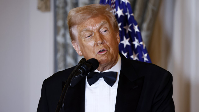 Trump se manifesta pela 1ª vez sobre divulgação de novos arquivos de Epstein