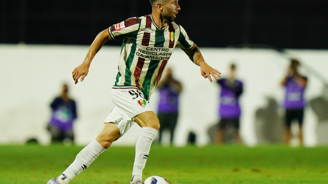 Estrela castiga Arouca e foge da descida. Alverca salva-se na reta final