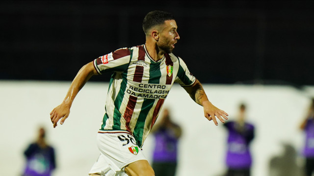 Estrela castiga Arouca e foge da descida. Alverca salva-se na reta final