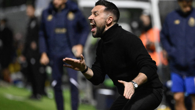 Farioli reage à fuga do FC Porto a Sporting e Benfica: