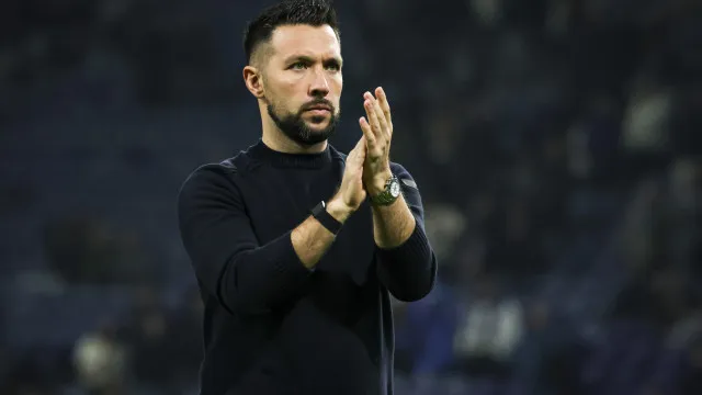 
                    Tudo pelo título. Os onzes iniciais do FC Porto-Alverca
                