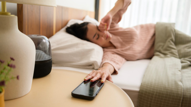 Cinco hábitos matinais que afetam o seu sono sem saber