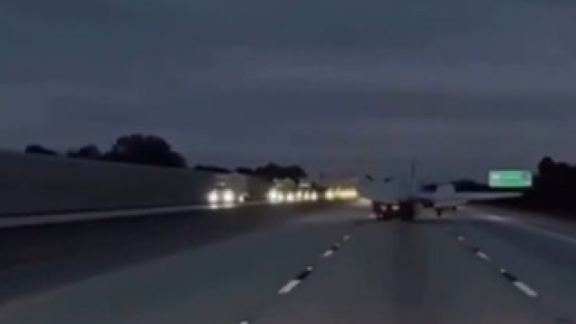 Aeronave colide com carro na Florida e condutora fica ferida. As imagens